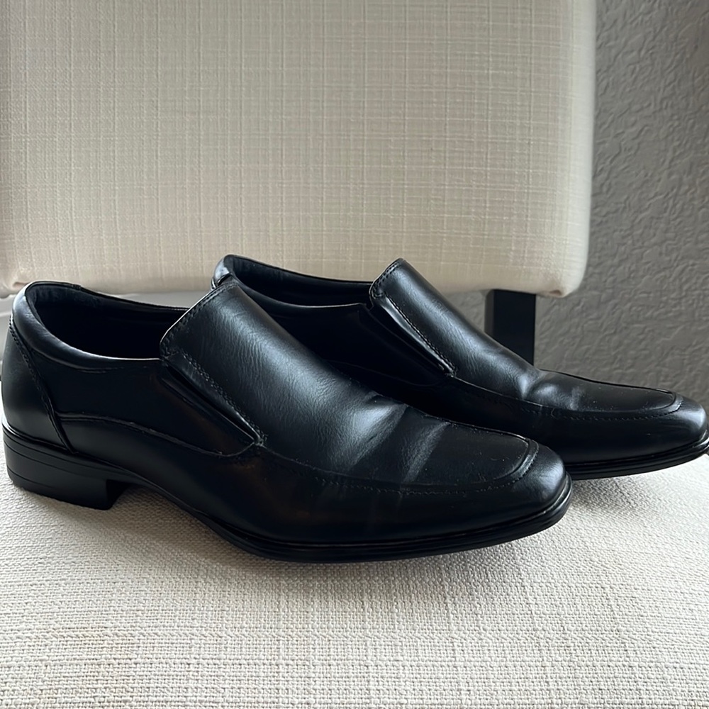 APT. 9 mens dress shoes. Size 7.5.
